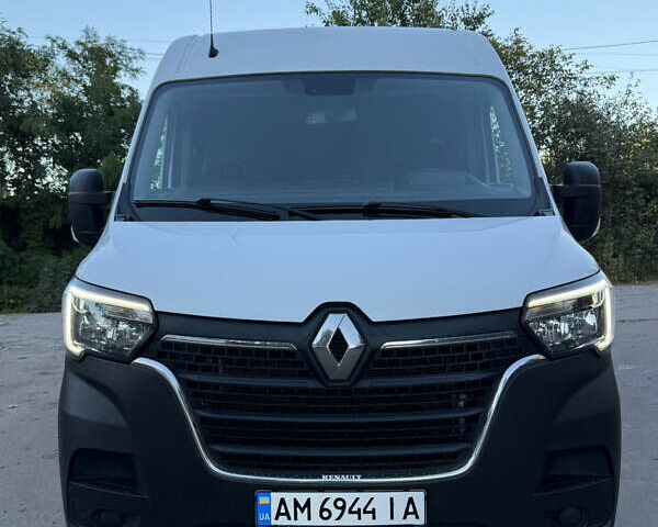 Белый Рено Мастер, объемом двигателя 2.3 л и пробегом 250 тыс. км за 19500 $, фото 2 на Automoto.ua