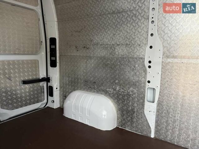 Белый Рено Мастер, объемом двигателя 0 л и пробегом 165 тыс. км за 19999 $, фото 35 на Automoto.ua