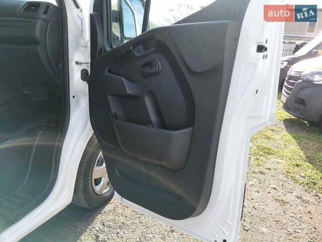 Белый Рено Мастер, объемом двигателя 2.3 л и пробегом 179 тыс. км за 19600 $, фото 45 на Automoto.ua