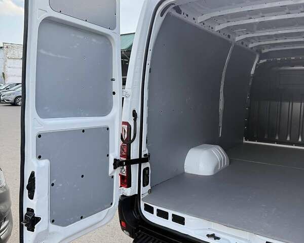 Белый Рено Мастер, объемом двигателя 2.3 л и пробегом 219 тыс. км за 21900 $, фото 18 на Automoto.ua