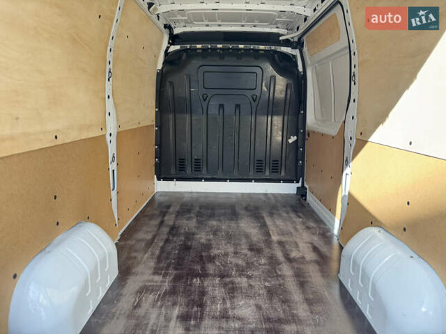 Белый Рено Мастер, объемом двигателя 2.3 л и пробегом 140 тыс. км за 19100 $, фото 8 на Automoto.ua
