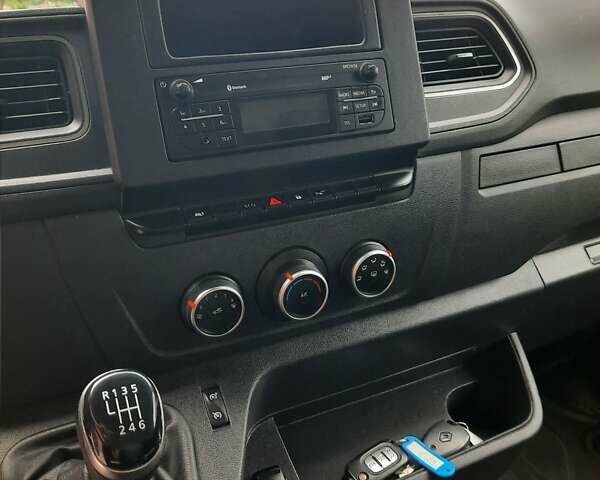 Белый Рено Мастер, объемом двигателя 2.3 л и пробегом 257 тыс. км за 18200 $, фото 17 на Automoto.ua