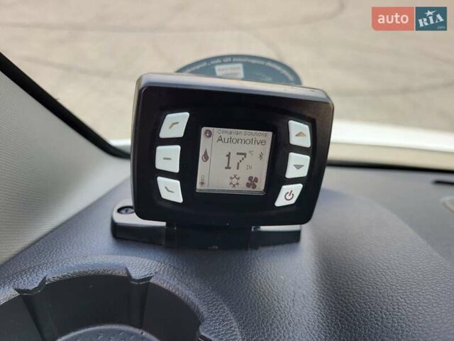Белый Рено Мастер, объемом двигателя 2.3 л и пробегом 275 тыс. км за 21900 $, фото 84 на Automoto.ua