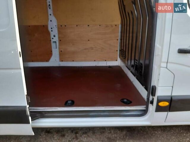 Белый Рено Мастер, объемом двигателя 2.3 л и пробегом 179 тыс. км за 19600 $, фото 16 на Automoto.ua