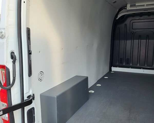 Белый Рено Мастер, объемом двигателя 2.3 л и пробегом 275 тыс. км за 21900 $, фото 30 на Automoto.ua