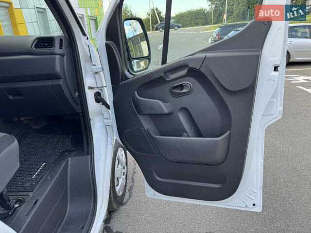 Белый Рено Мастер, объемом двигателя 2.3 л и пробегом 280 тыс. км за 18300 $, фото 49 на Automoto.ua