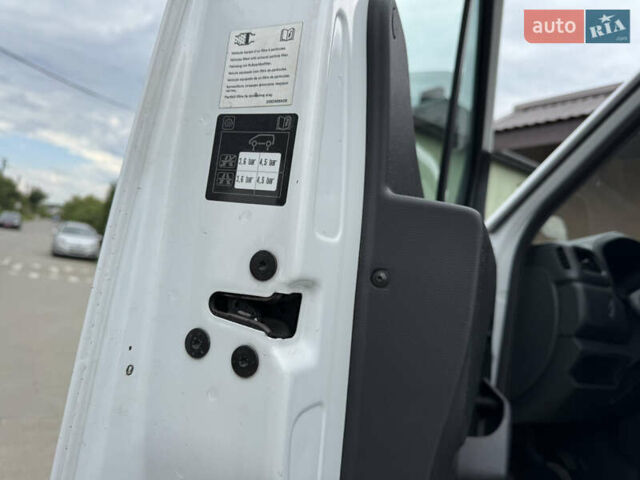 Білий Рено Мастєр, об'ємом двигуна 2.3 л та пробігом 225 тис. км за 23245 $, фото 258 на Automoto.ua