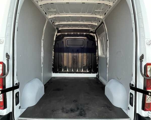 Белый Рено Мастер, объемом двигателя 2.3 л и пробегом 180 тыс. км за 18900 $, фото 66 на Automoto.ua
