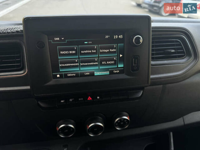 Белый Рено Мастер, объемом двигателя 2.3 л и пробегом 280 тыс. км за 18300 $, фото 22 на Automoto.ua