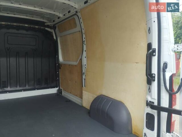 Белый Рено Мастер, объемом двигателя 0 л и пробегом 280 тыс. км за 18800 $, фото 7 на Automoto.ua