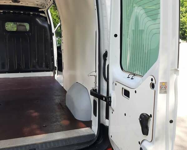 Белый Рено Мастер, объемом двигателя 2.3 л и пробегом 216 тыс. км за 18850 $, фото 24 на Automoto.ua