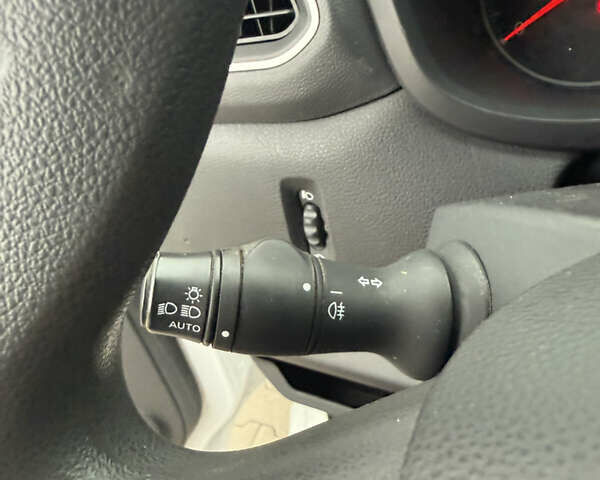 Білий Рено Мастєр, об'ємом двигуна 2.3 л та пробігом 270 тис. км за 16950 $, фото 15 на Automoto.ua