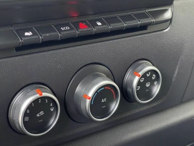 Белый Рено Мастер, объемом двигателя 2.3 л и пробегом 193 тыс. км за 18700 $, фото 16 на Automoto.ua