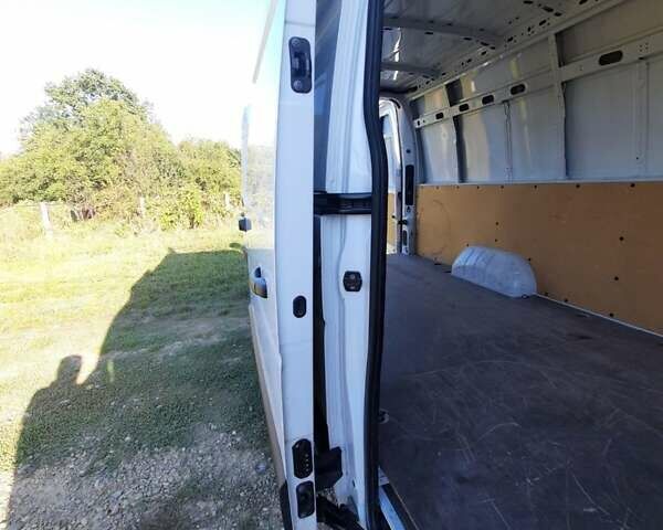 Белый Рено Мастер, объемом двигателя 2.3 л и пробегом 284 тыс. км за 21499 $, фото 5 на Automoto.ua