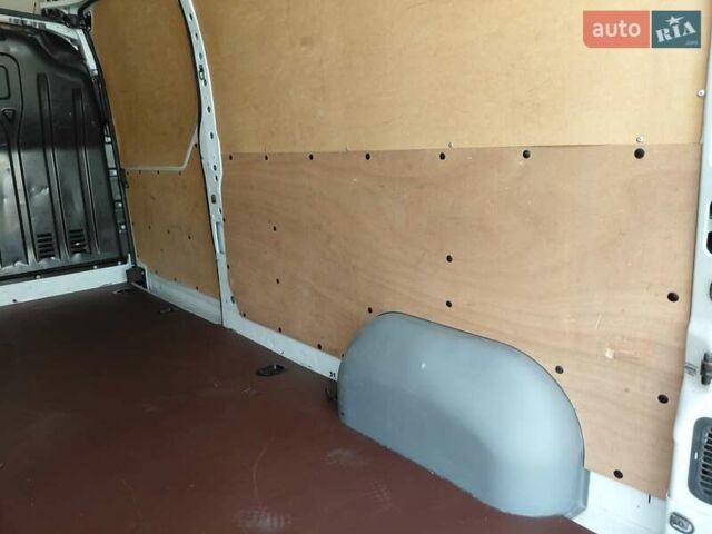 Белый Рено Мастер, объемом двигателя 2.3 л и пробегом 179 тыс. км за 19600 $, фото 19 на Automoto.ua