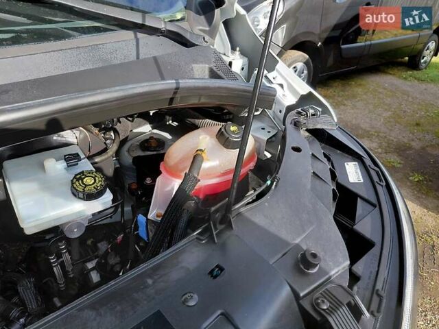 Белый Рено Мастер, объемом двигателя 2.3 л и пробегом 179 тыс. км за 19600 $, фото 10 на Automoto.ua