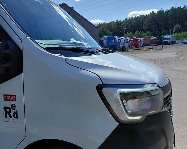 Белый Рено Мастер, объемом двигателя 2.3 л и пробегом 353 тыс. км за 18999 $, фото 5 на Automoto.ua