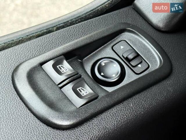 Белый Рено Мастер, объемом двигателя 2.3 л и пробегом 260 тыс. км за 17700 $, фото 25 на Automoto.ua