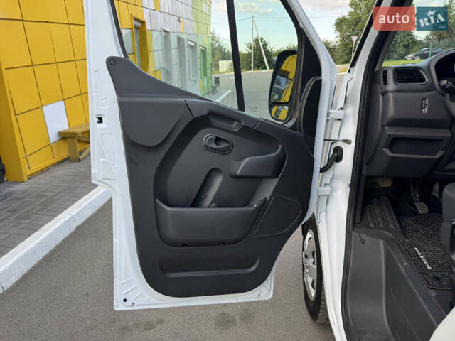 Белый Рено Мастер, объемом двигателя 2.3 л и пробегом 280 тыс. км за 18300 $, фото 36 на Automoto.ua