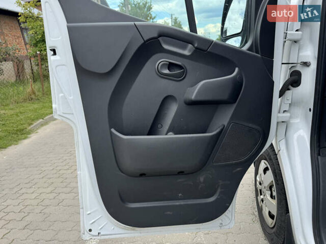 Білий Рено Мастєр, об'ємом двигуна 2.3 л та пробігом 225 тис. км за 23245 $, фото 189 на Automoto.ua