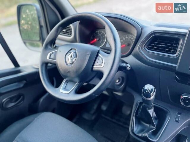 Белый Рено Мастер, объемом двигателя 2.3 л и пробегом 180 тыс. км за 18900 $, фото 1 на Automoto.ua