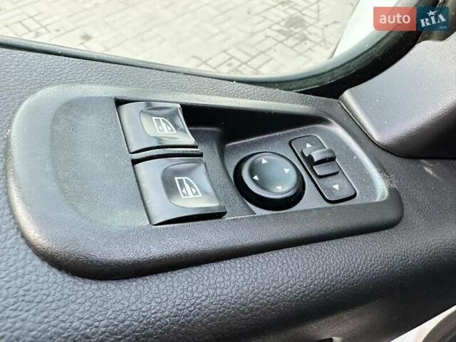 Білий Рено Мастєр, об'ємом двигуна 2.3 л та пробігом 187 тис. км за 18500 $, фото 25 на Automoto.ua