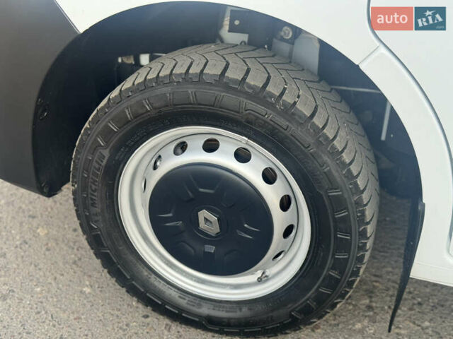 Белый Рено Мастер, объемом двигателя 2.3 л и пробегом 212 тыс. км за 23700 $, фото 16 на Automoto.ua