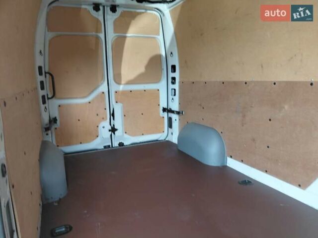 Белый Рено Мастер, объемом двигателя 2.3 л и пробегом 179 тыс. км за 19600 $, фото 17 на Automoto.ua
