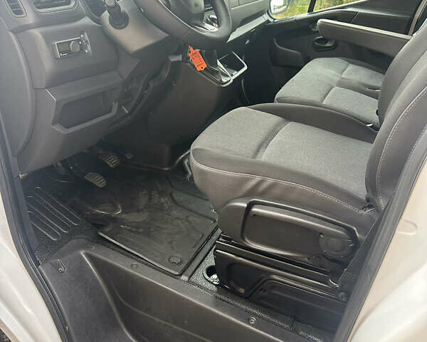 Белый Рено Мастер, объемом двигателя 2.3 л и пробегом 122 тыс. км за 21500 $, фото 13 на Automoto.ua