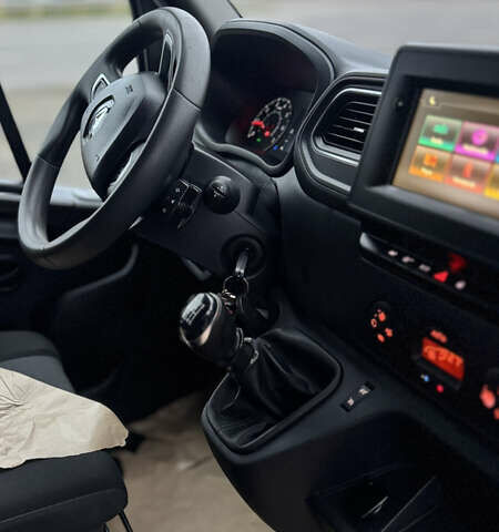 Белый Рено Мастер, объемом двигателя 2.3 л и пробегом 250 тыс. км за 25999 $, фото 24 на Automoto.ua