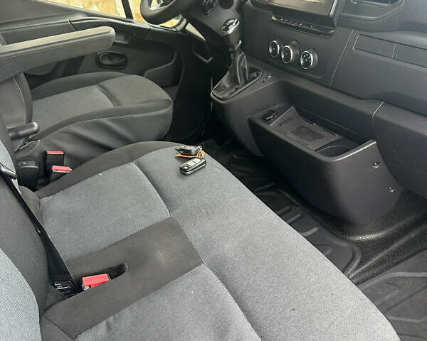 Белый Рено Мастер, объемом двигателя 2.3 л и пробегом 122 тыс. км за 21500 $, фото 15 на Automoto.ua