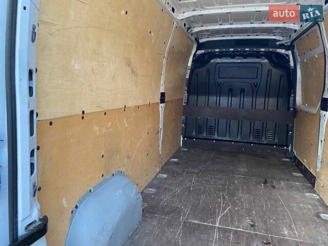Белый Рено Мастер, объемом двигателя 2.3 л и пробегом 72 тыс. км за 28000 $, фото 18 на Automoto.ua