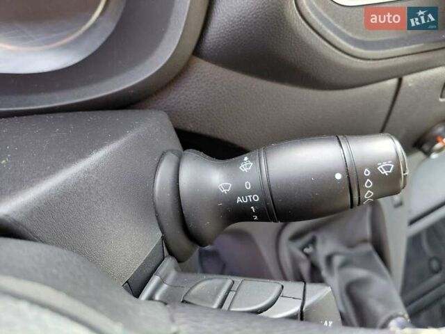 Белый Рено Мастер, объемом двигателя 2.3 л и пробегом 179 тыс. км за 19600 $, фото 49 на Automoto.ua