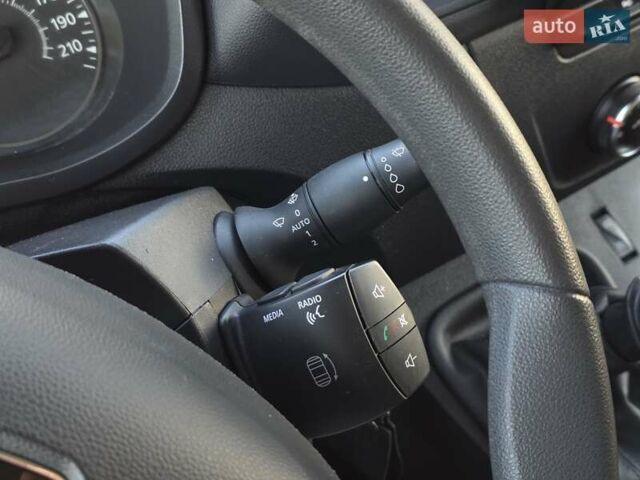 Білий Рено Мастєр, об'ємом двигуна 2.3 л та пробігом 221 тис. км за 18999 $, фото 15 на Automoto.ua