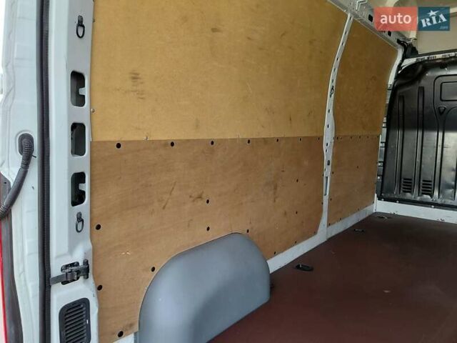 Белый Рено Мастер, объемом двигателя 2.3 л и пробегом 179 тыс. км за 19600 $, фото 22 на Automoto.ua