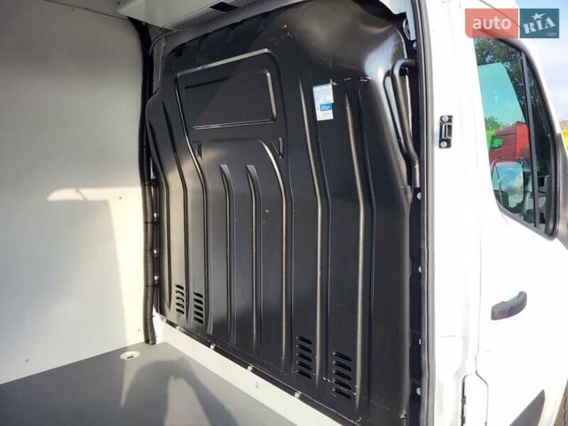 Белый Рено Мастер, объемом двигателя 2.3 л и пробегом 275 тыс. км за 21900 $, фото 33 на Automoto.ua