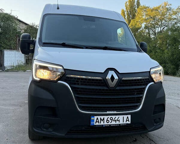 Белый Рено Мастер, объемом двигателя 2.3 л и пробегом 250 тыс. км за 19500 $, фото 3 на Automoto.ua