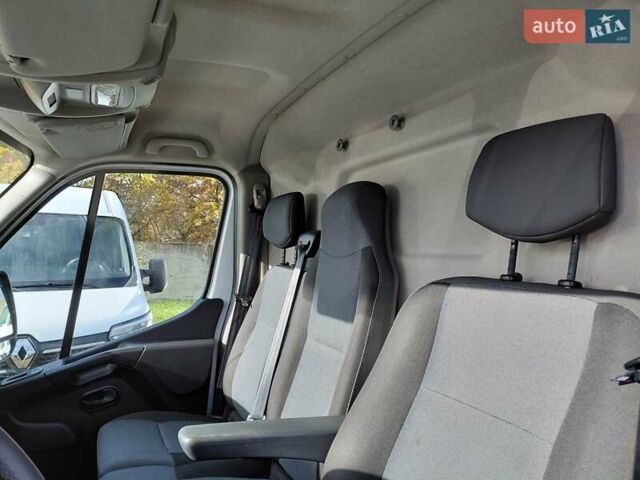 Белый Рено Мастер, объемом двигателя 2.3 л и пробегом 179 тыс. км за 19600 $, фото 58 на Automoto.ua