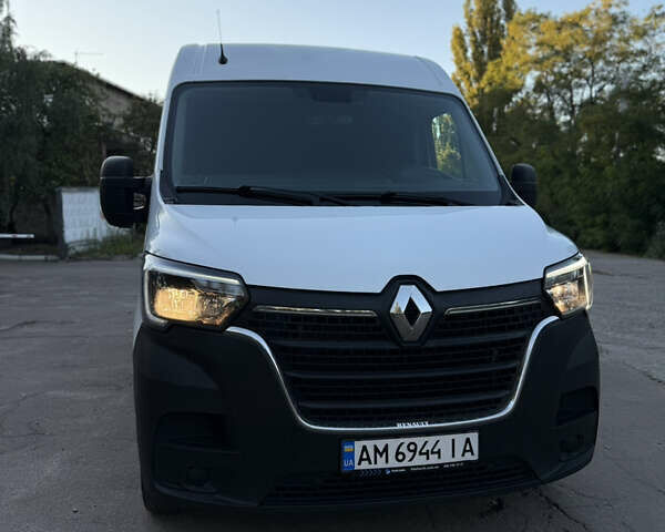 Белый Рено Мастер, объемом двигателя 2.3 л и пробегом 250 тыс. км за 19500 $, фото 4 на Automoto.ua