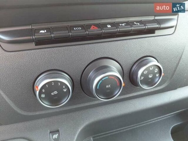 Белый Рено Мастер, объемом двигателя 2.3 л и пробегом 179 тыс. км за 19600 $, фото 48 на Automoto.ua