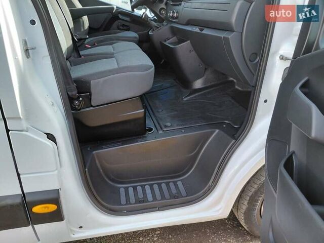 Белый Рено Мастер, объемом двигателя 2.3 л и пробегом 179 тыс. км за 19600 $, фото 44 на Automoto.ua