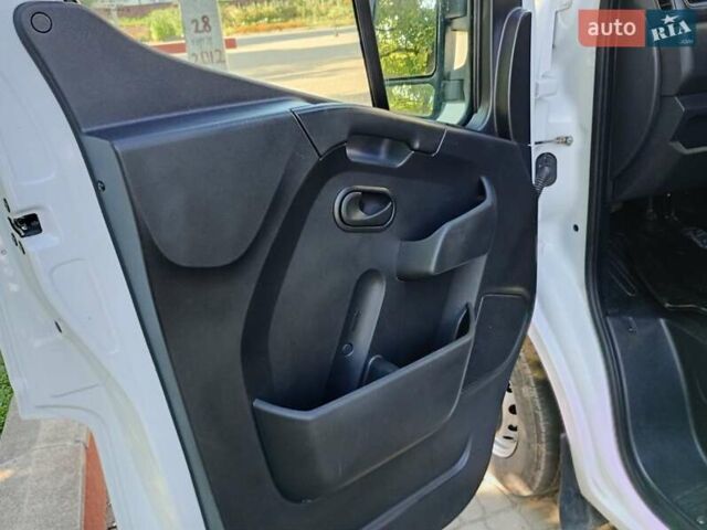 Білий Рено Мастєр, об'ємом двигуна 2.3 л та пробігом 200 тис. км за 18900 $, фото 19 на Automoto.ua