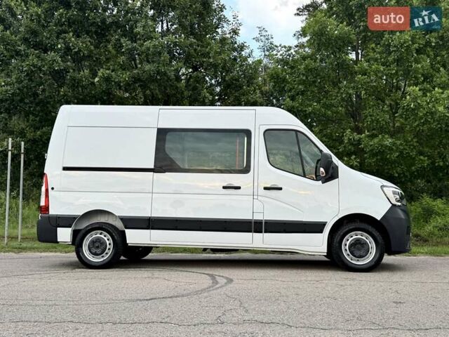 Белый Рено Мастер, объемом двигателя 2.3 л и пробегом 260 тыс. км за 17700 $, фото 5 на Automoto.ua