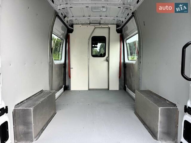 Белый Рено Мастер, объемом двигателя 2.3 л и пробегом 260 тыс. км за 17700 $, фото 17 на Automoto.ua