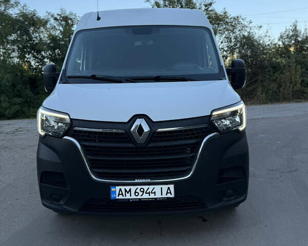 Белый Рено Мастер, объемом двигателя 2.3 л и пробегом 250 тыс. км за 19500 $, фото 1 на Automoto.ua