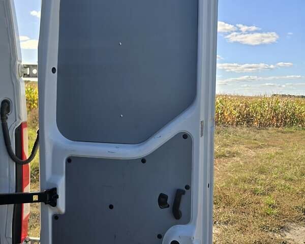 Белый Рено Мастер, объемом двигателя 2.3 л и пробегом 246 тыс. км за 18200 $, фото 3 на Automoto.ua