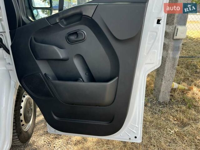 Белый Рено Мастер, объемом двигателя 2.3 л и пробегом 168 тыс. км за 20999 $, фото 20 на Automoto.ua