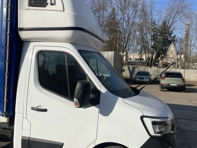 Белый Рено Мастер, объемом двигателя 2.2 л и пробегом 400 тыс. км за 22000 $, фото 1 на Automoto.ua