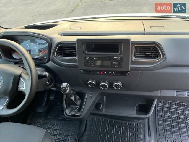 Белый Рено Мастер, объемом двигателя 2.3 л и пробегом 180 тыс. км за 18900 $, фото 3 на Automoto.ua