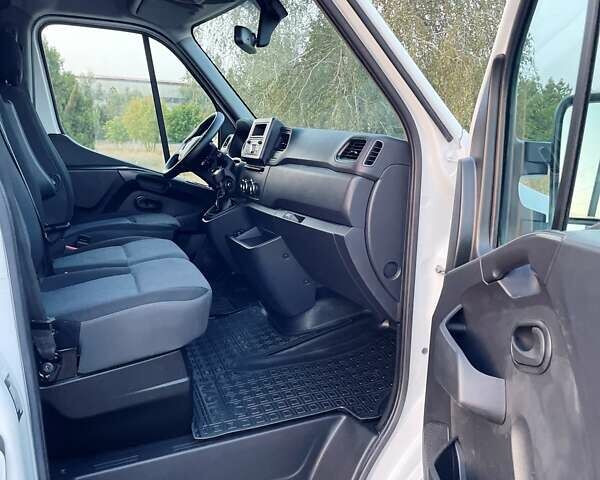 Белый Рено Мастер, объемом двигателя 2.3 л и пробегом 180 тыс. км за 18900 $, фото 46 на Automoto.ua